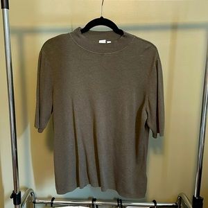 GAP knit mock turtle neck olive green short sleeve sweater. Light weight. XXL